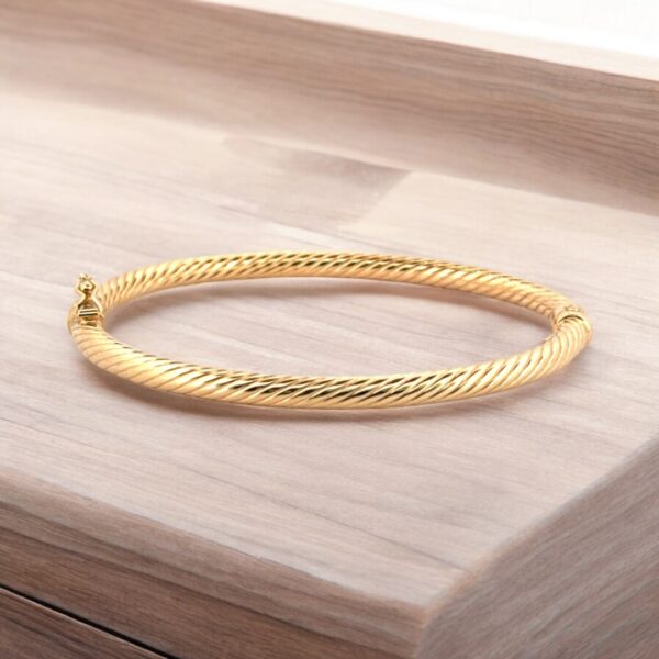 10kt Yellow Gold Elegant Bangle