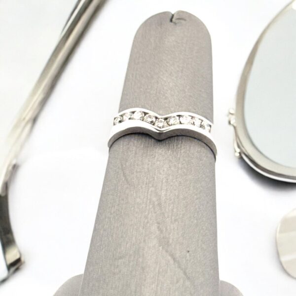 14kt White Gold V-Shape Diamond Band - Image 2