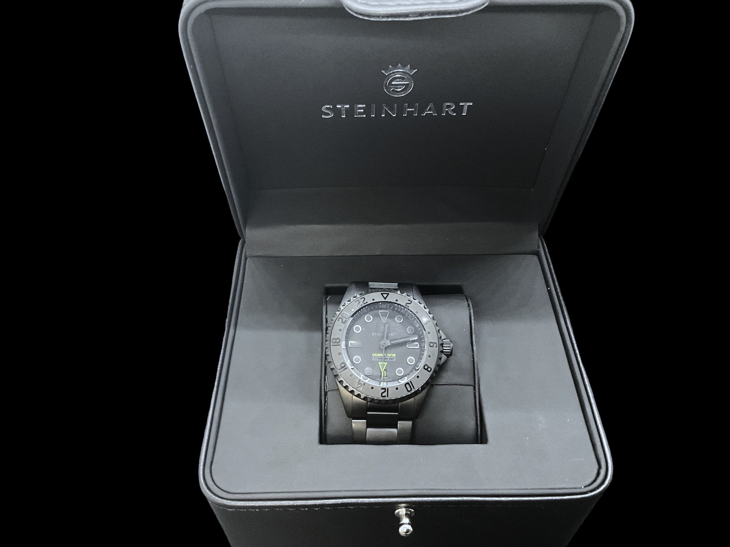 STEINHART Ocean One Titanium GMT Phantom 42MM Green Automatic Swiss Mens Platinum Jewelers MS STEINHART Ocean One Titanium GMT Phantom 42MM Green Automatic Swiss - Image 2